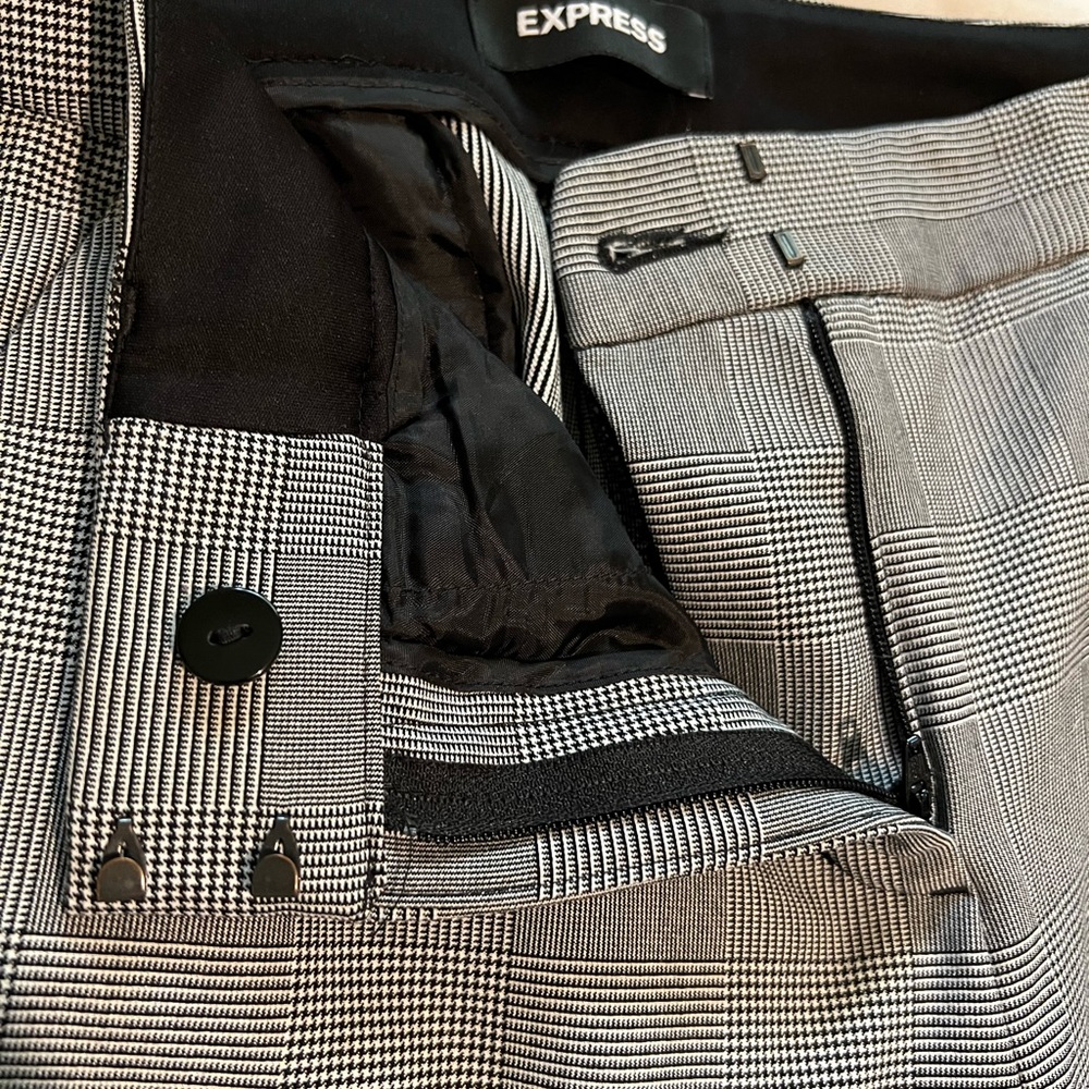 Mid Rise Pleated Express Slacks - Picture 2 of 4